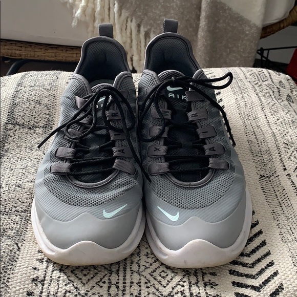 Nike Tennis Shoes - Picture 3 of 6